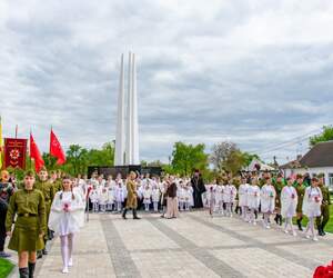 В Пинске торжественно открыли обновленный памятник «Три штыка»