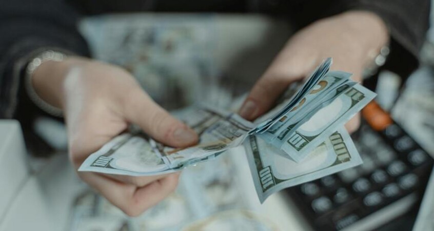 Фальшивыми $7,2 тысяч рассчитались с белорусом за работу в Польше